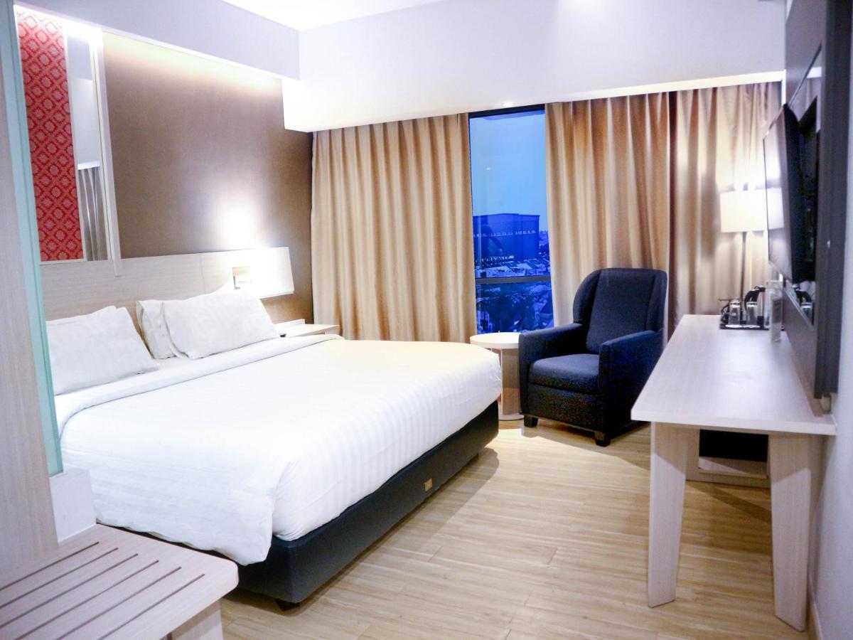 Hotel Harper Palembang By Aston Exteriér fotografie
