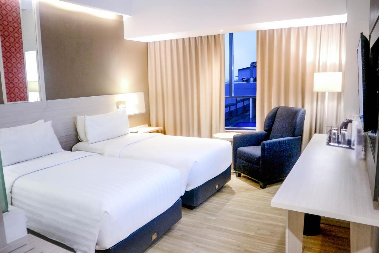 Hotel Harper Palembang By Aston Exteriér fotografie