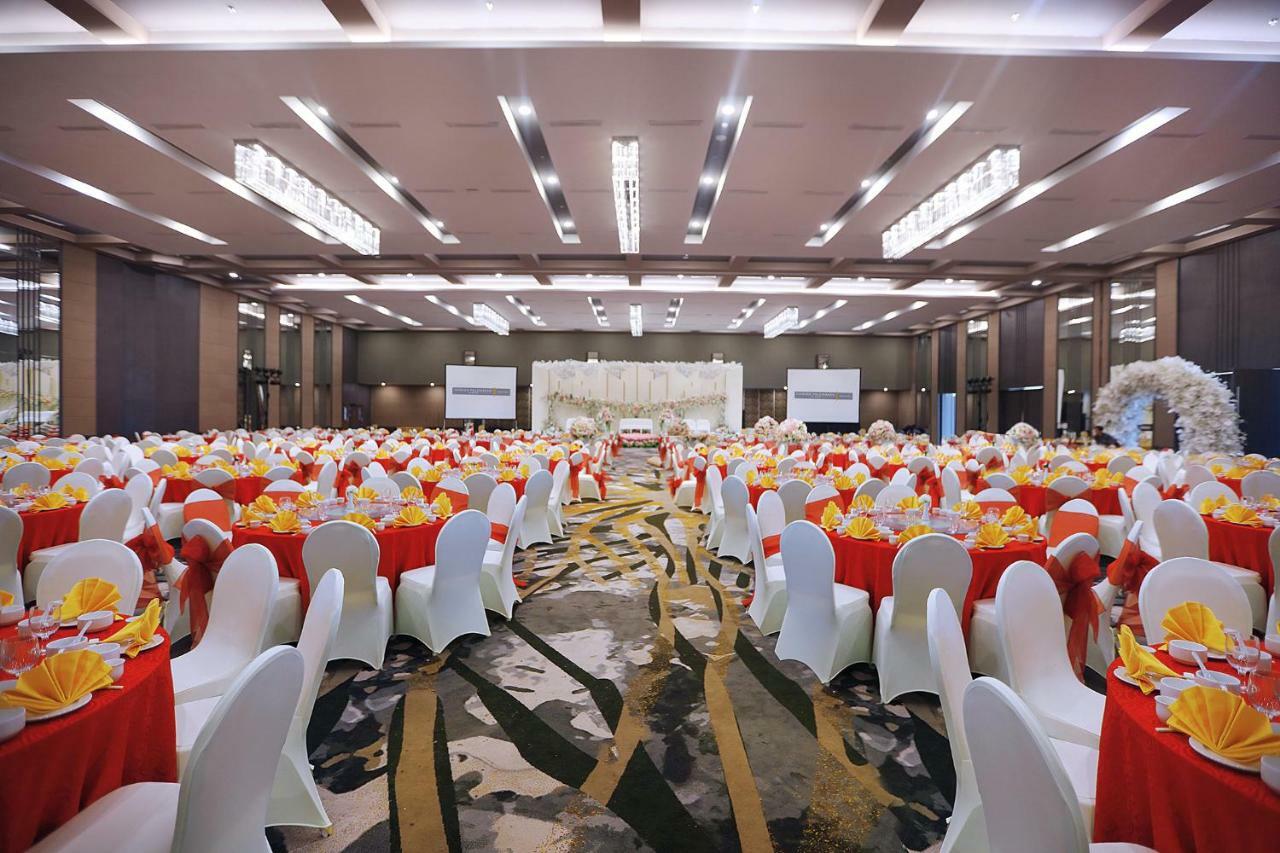 Hotel Harper Palembang By Aston Exteriér fotografie
